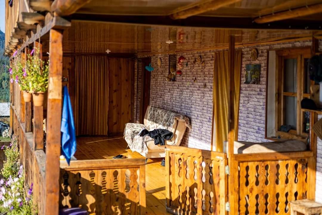 Guest House Old Omalo Extérieur photo